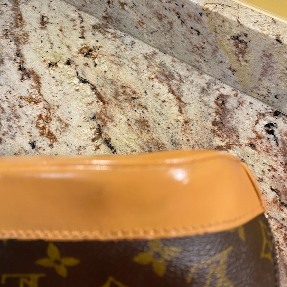 Louis Vuitton Alma PM - Picture 14 of 16